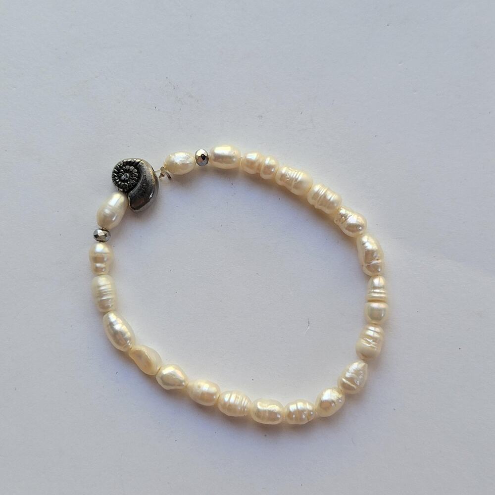 White Freshwater Pearl Beaded Bracelet Sea Life Shell Charm Stretch Jewelry Gift - Picture 8 of 16